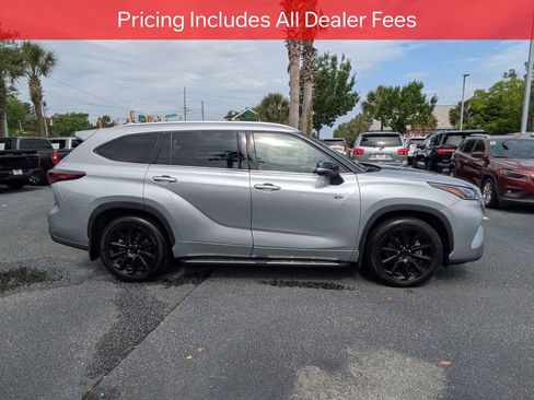 Used 2024 Toyota Highlander Platinum FWD image 4