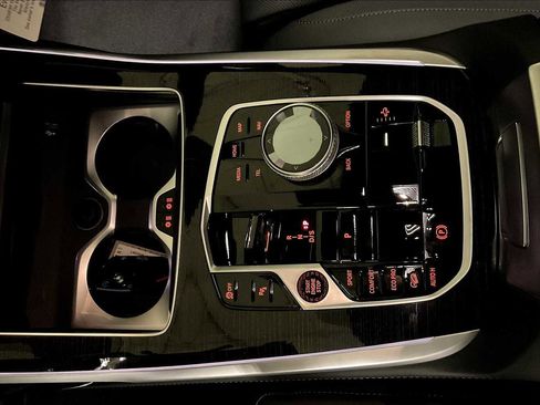 New 2026 BMW X7 M60i image 7