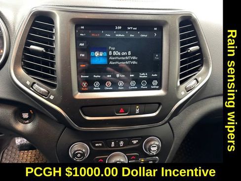 Used 2022 Jeep Cherokee Trailhawk image 12