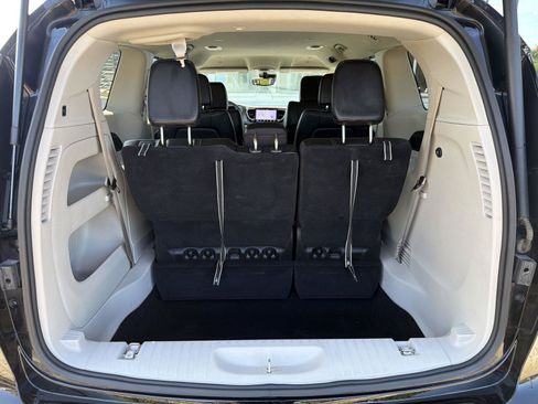 Used 2024 Chrysler Pacifica Touring-L FWD image 41