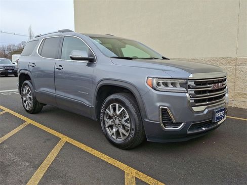 Used 2022 GMC Acadia SLE w/ Driver Convenience Package image 2