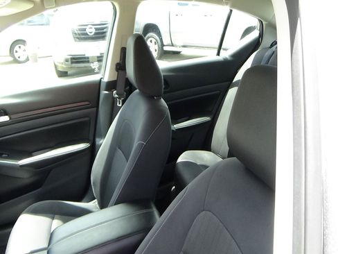 Used 2025 Nissan Altima 2.5 SV FWD image 18