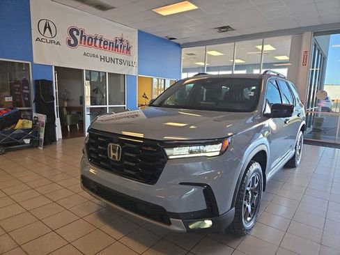 Used 2025 Honda Pilot TrailSport image 1
