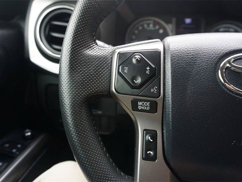 Used 2017 Toyota Tacoma SR5 image 7