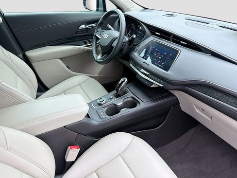 Used 2023 Cadillac XT4 Premium Luxury FWD image 29