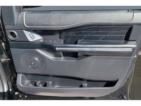 Used 2018 Ford Expedition Platinum image 28