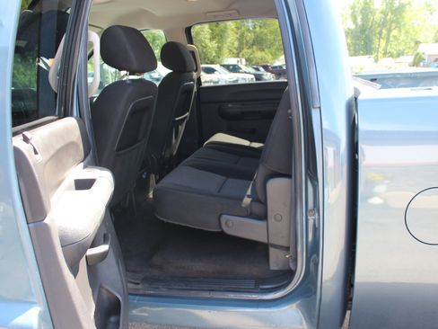 Used 2011 Chevrolet Silverado 2500 LT w/ Interior Plus Package AWD/4WD image 30