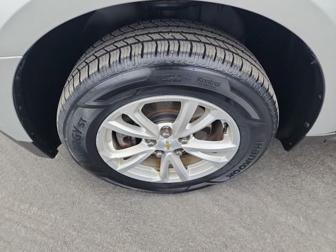 Used 2017 Chevrolet Equinox LT w/ Convenience Package image 34