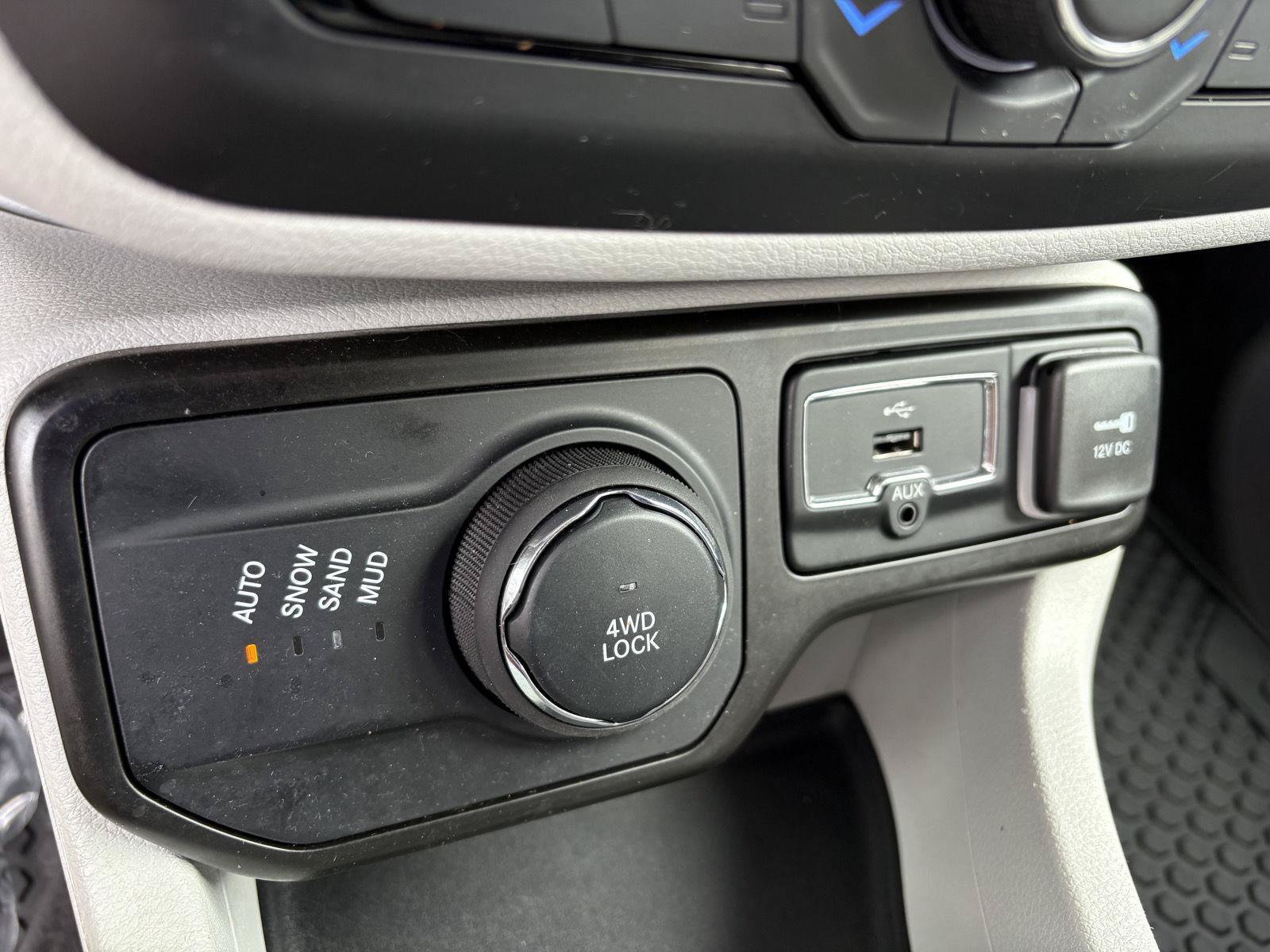 Used 2022 Jeep Renegade Limited AWD/4WD image 24
