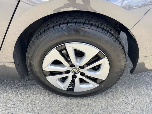 Used 2017 Toyota Prius Two FWD image 28