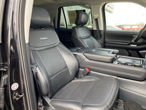 Used 2025 Ford Expedition Max Platinum AWD/4WD image 36