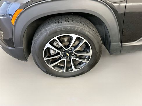 Used 2025 Chevrolet TrailBlazer LT AWD/4WD image 11