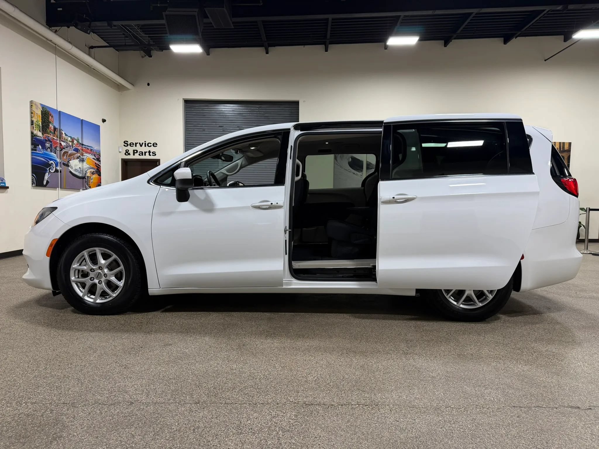 Used 2023 Chrysler Voyager LX FWD image 22