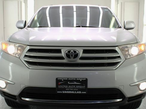 Used 2011 Toyota Highlander SE w/ Tow Pkg FWD image 27