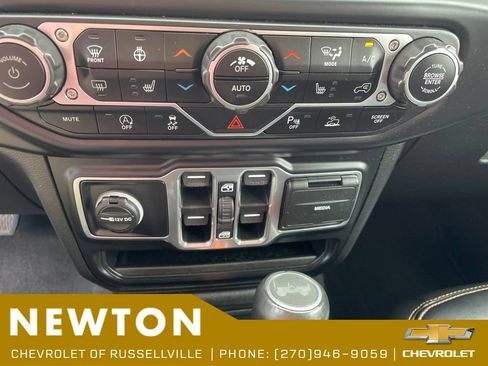 Used 2022 Jeep Wrangler Unlimited Sahara AWD/4WD image 7