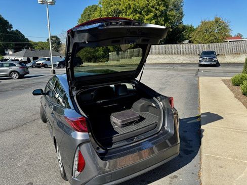 Used 2018 Toyota Prius Prime Premium image 14