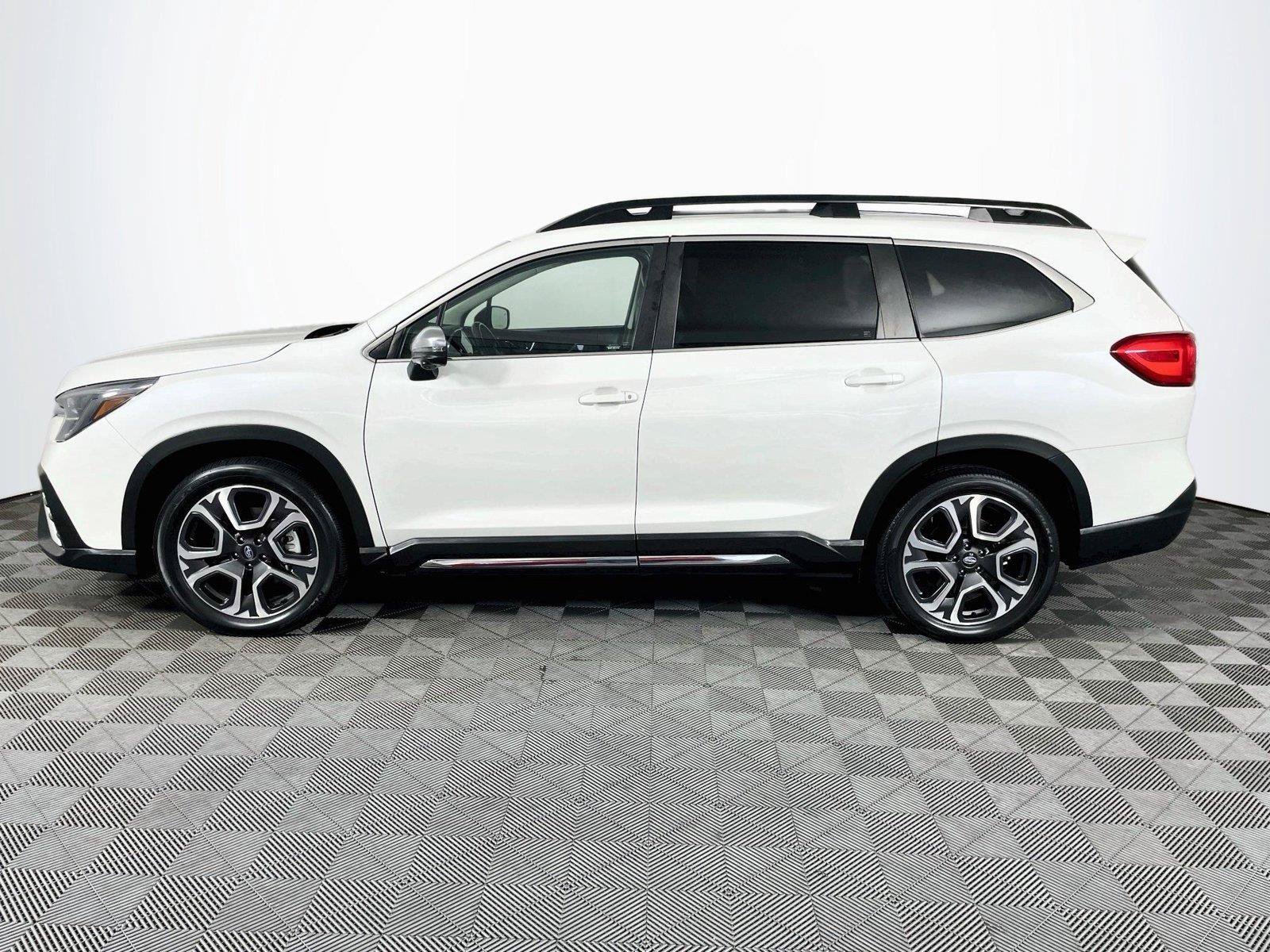 Used 2023 Subaru Ascent Limited w/ Technology Package AWD/4WD image 4