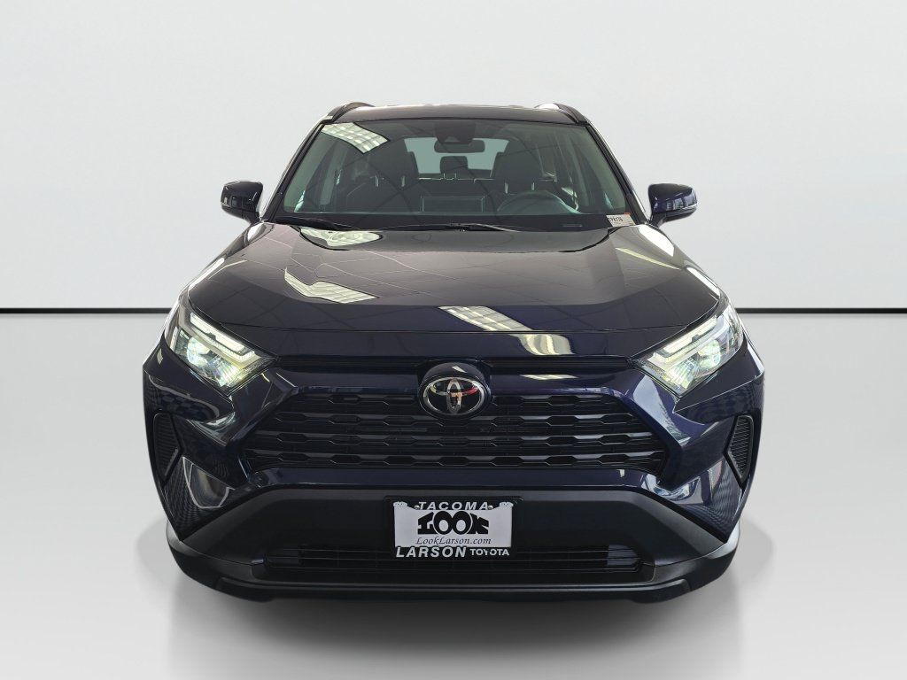 Used 2025 Toyota RAV4 XLE AWD/4WD image 10