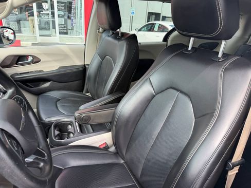 Used 2021 Chrysler Voyager Lxi FWD image 11
