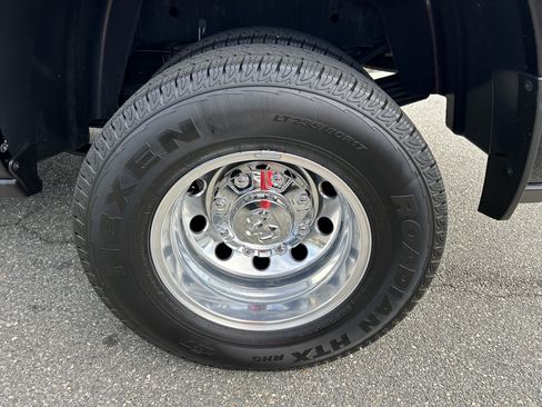 Used 2025 RAM 3500 Big Horn AWD/4WD image 18