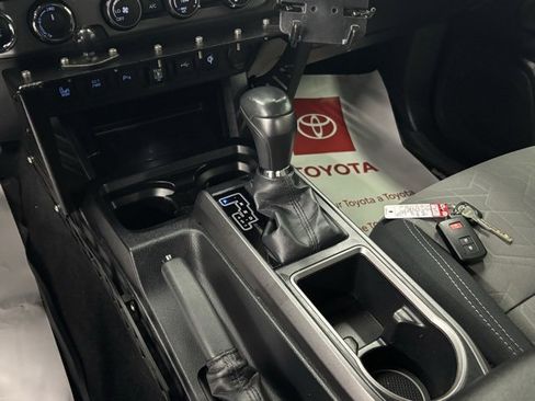 Used 2020 Toyota Tacoma TRD Off-Road image 28