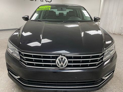 Used 2018 Volkswagen Passat 2.0T SE image 2
