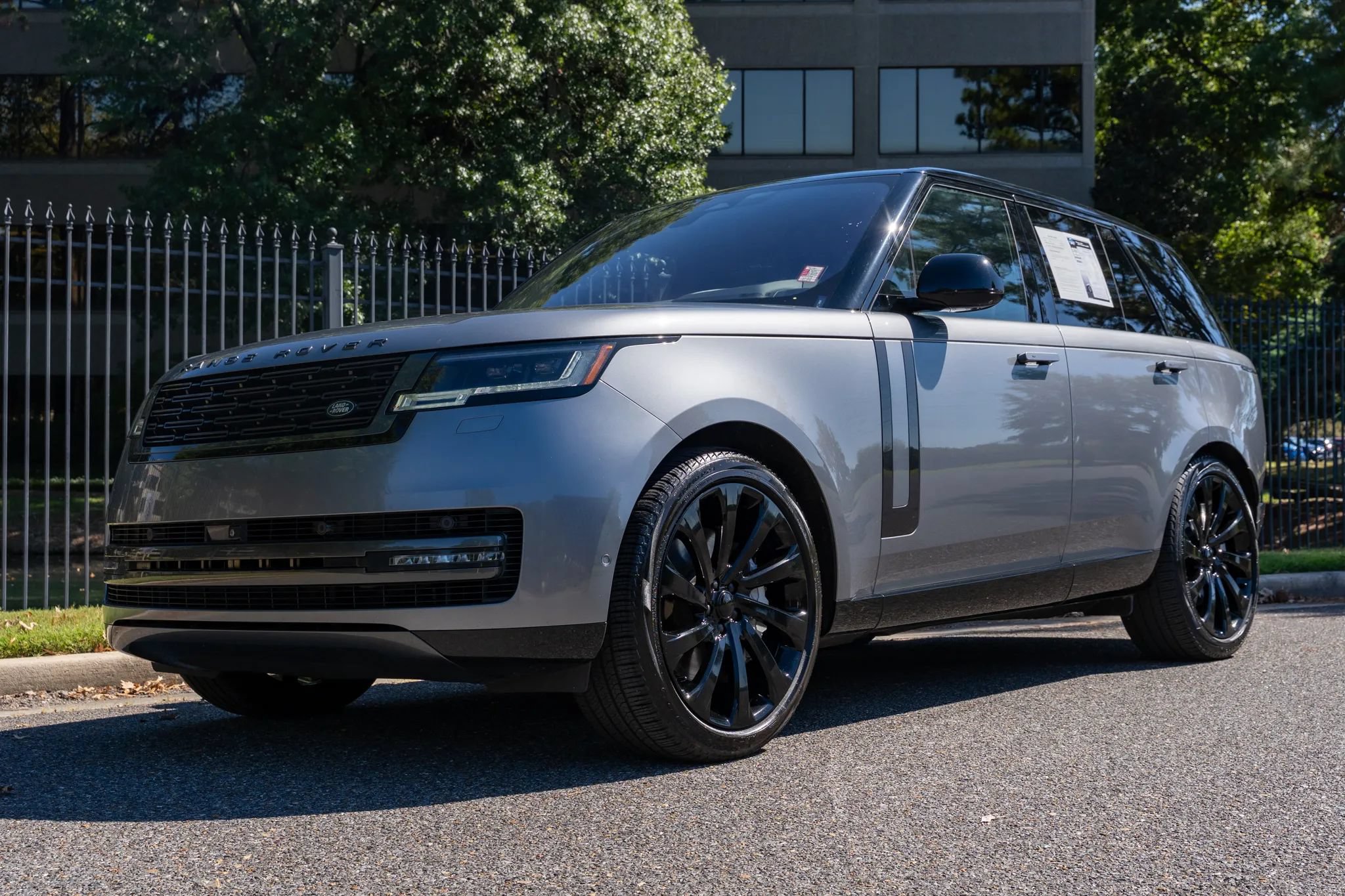 Used 2023 Land Rover Range Rover SE AWD/4WD image 1