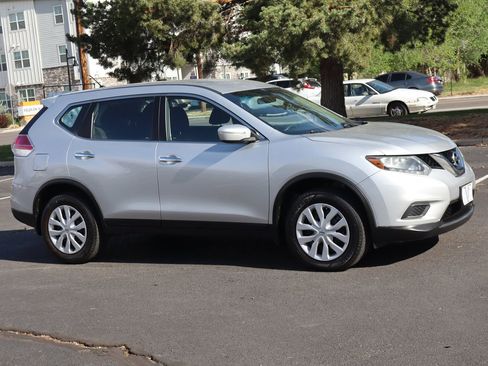 Used 2015 Nissan Rogue S AWD/4WD image 2