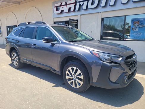 Used 2025 Subaru Outback Premium AWD/4WD image 1