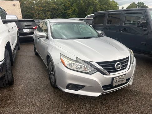 Used 2018 Nissan Altima 2.5 SV FWD image 1