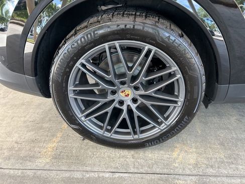 Used 2024 Porsche Cayenne Coupe w/ Premium Package Plus image 10