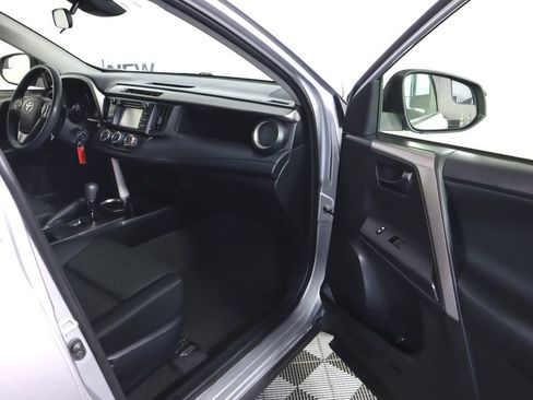 Used 2018 Toyota RAV4 LE AWD/4WD image 25
