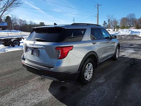 Used 2022 Ford Explorer XLT w/ Equipment Group 202A image 8