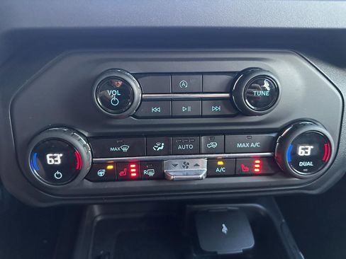 Used 2025 Ford Bronco Outer Banks image 40