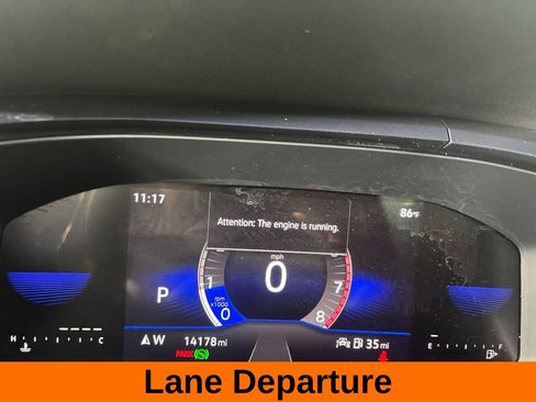 Used 2023 Volkswagen Taos SE w/ Panoramic Sunroof Package FWD image 17