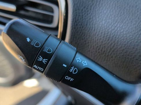 Used 2021 Toyota Prius L Eco image 27