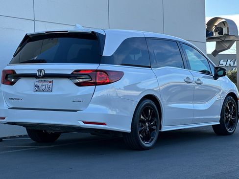 Used 2024 Honda Odyssey Sport image 3