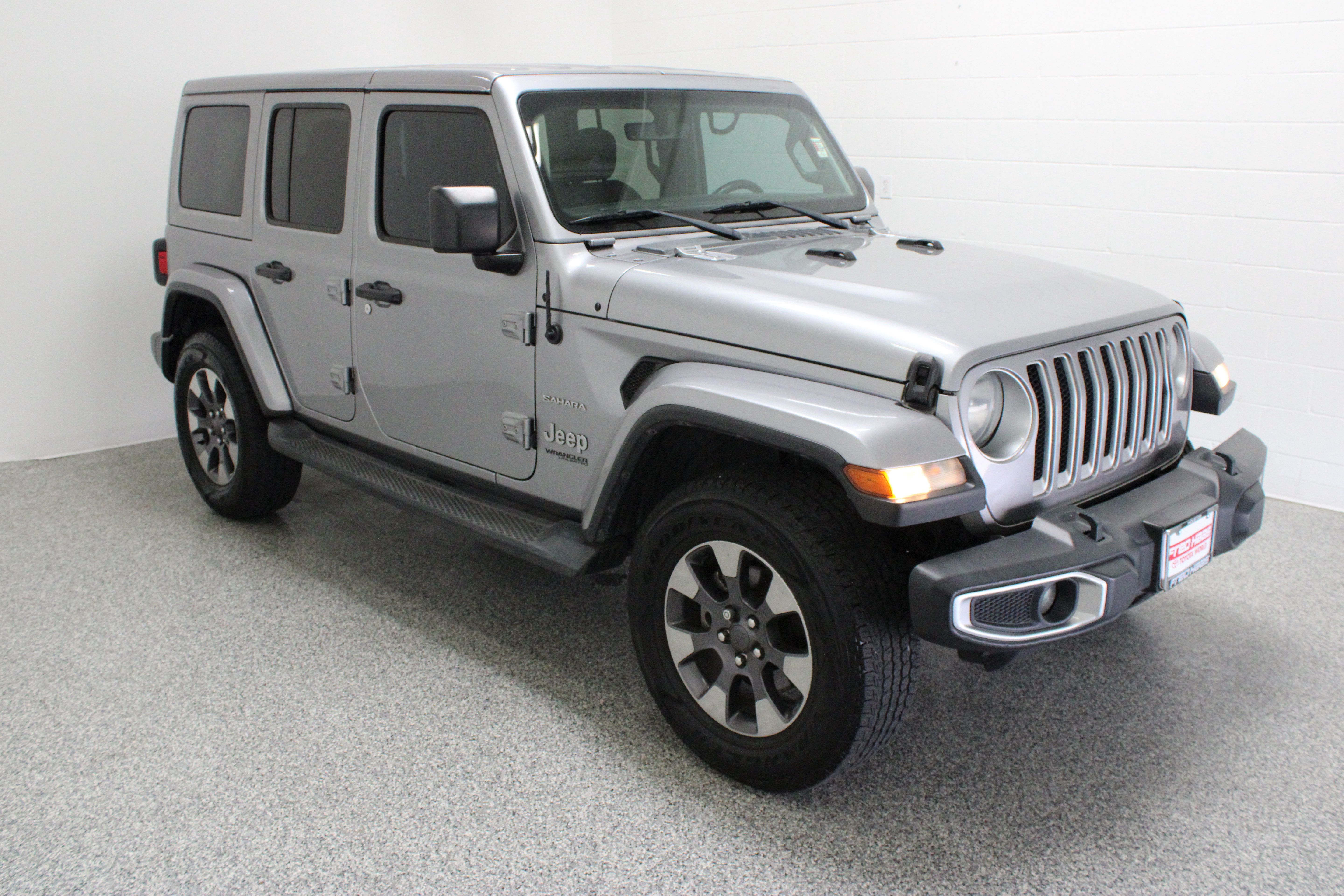 Used 2018 Jeep Wrangler Unlimited Sahara AWD/4WD image 4