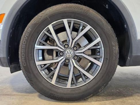 Used 2020 Volkswagen Tiguan SE FWD image 10