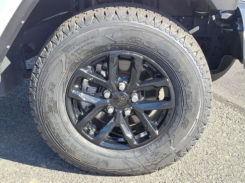 Certified 2022 Jeep Gladiator Sport image 9