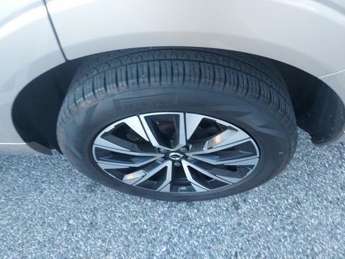 Used 2024 Volvo XC60 B5 Core w/ Climate Package image 10