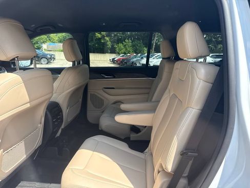 Used 2024 Jeep Grand Cherokee L Limited AWD/4WD image 11