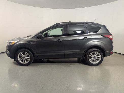 Used 2018 Ford Escape SE w/ SE Sync 3 Package AWD/4WD image 4