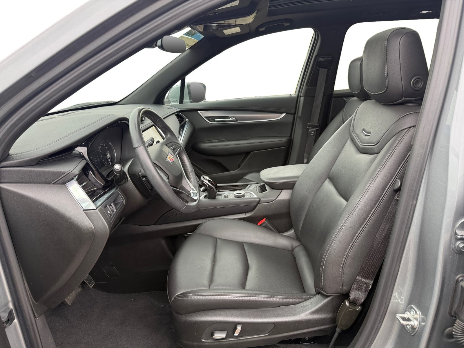 Used 2024 Cadillac XT6 Luxury w/ LPO, Floor Liner Package AWD/4WD image 9
