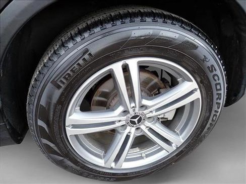 Used 2021 Mercedes-Benz GLC 300 4MATIC image 5