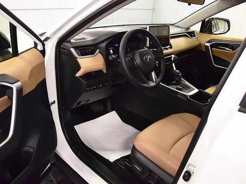 Used 2025 Toyota RAV4 XLE w/ Convenience Package AWD/4WD image 14