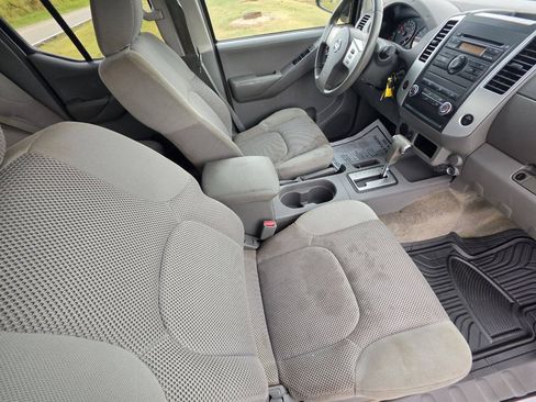 Used 2011 Nissan Frontier SV RWD image 4