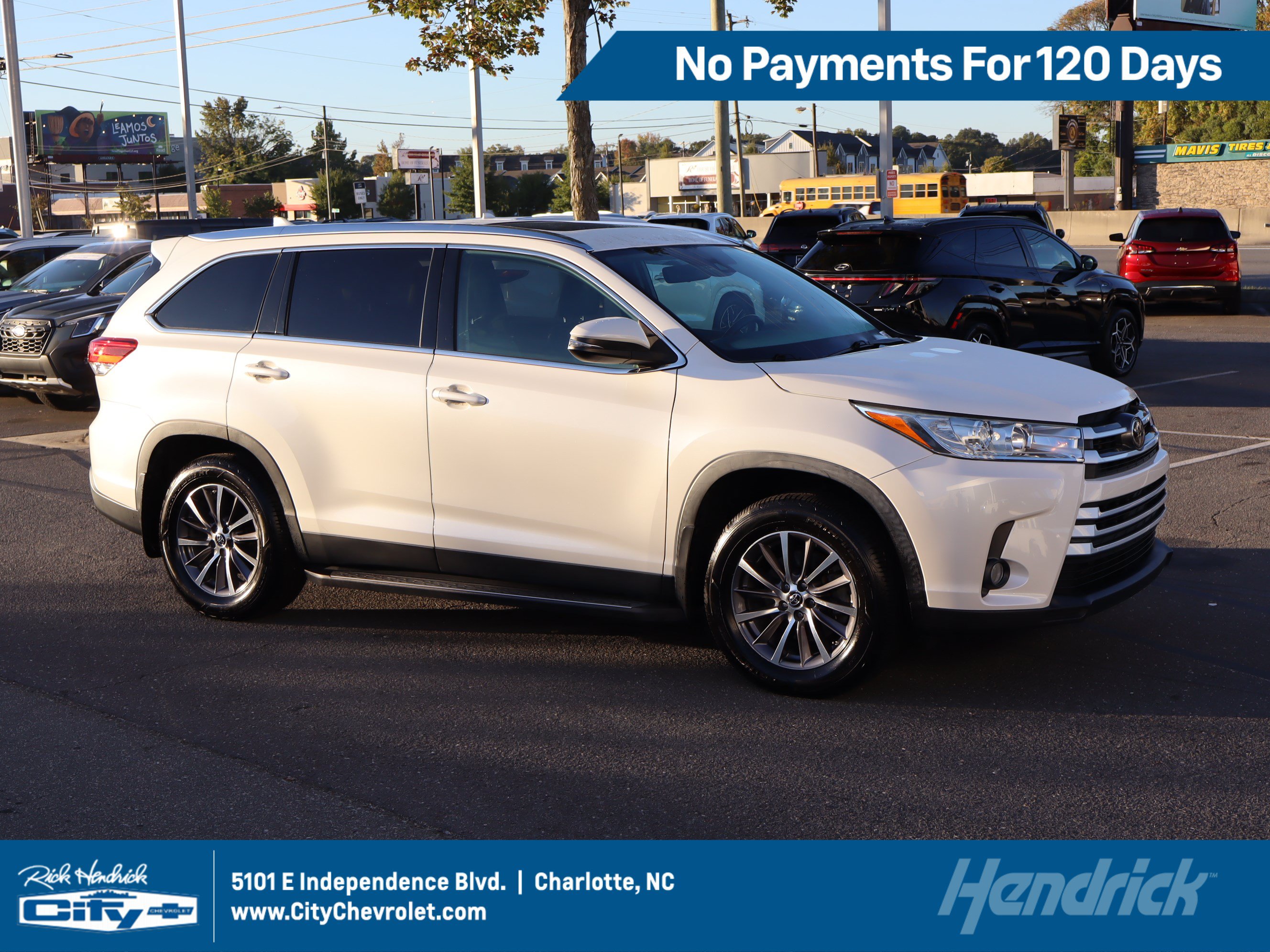 Used 2019 Toyota Highlander XLE AWD/4WD image 1