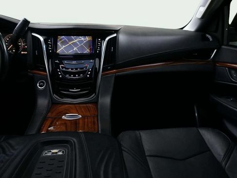 Used 2015 Cadillac Escalade ESV Luxury AWD/4WD image 29