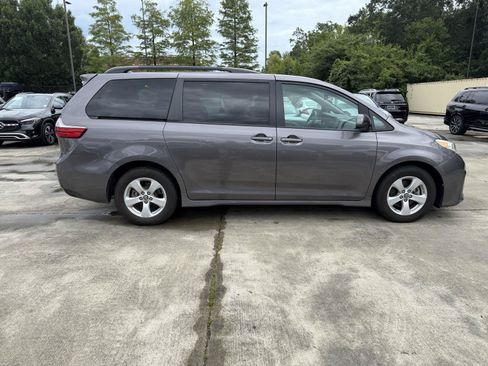 Used 2020 Toyota Sienna LE FWD image 24